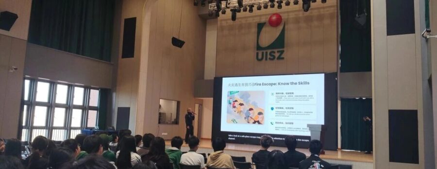 Health and Safety: First Lesson of New Semester 校园法制安全开学第一课