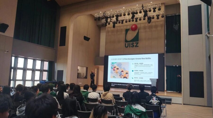 Health and Safety: First Lesson of New Semester 校园法制安全开学第一课
